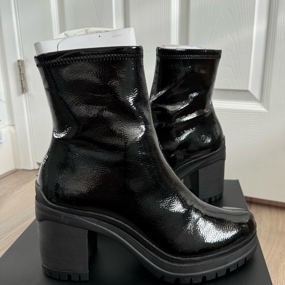 BRAND NEW D'Amelio Footwear Helenna Boot